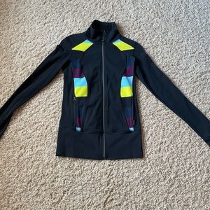 Lululemon Nice Asana Jacket
Black / Pow Stripe Split Pea.